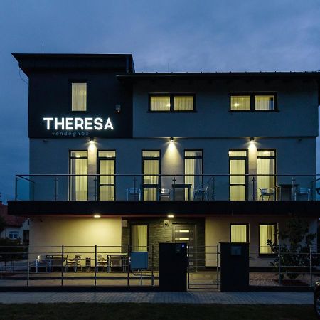 Theresa Vendeghaz Kiskunmajsa Exteriör bild