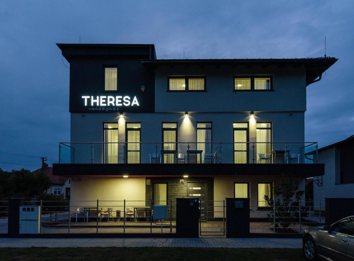 Theresa Vendeghaz Kiskunmajsa Exteriör bild